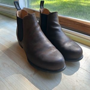 Blundstone women’s ankle boots size 8.5